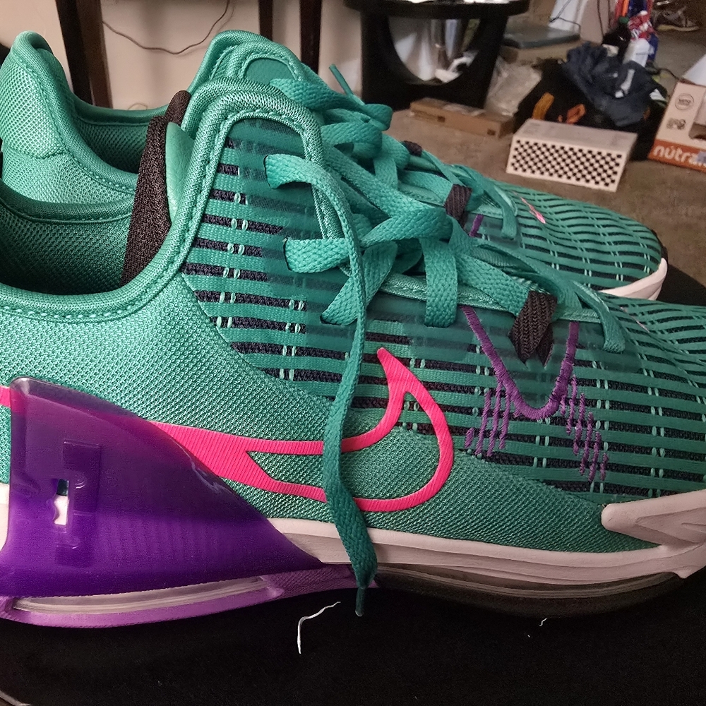 Nike LeBron WITNESS 6 EMERALD BERRY